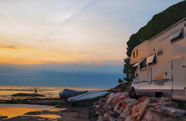 Bavaria i740 : Camping-Car des Flandres Bavaria I740 : camping-car d'occasion contrôle en dépôt-vente