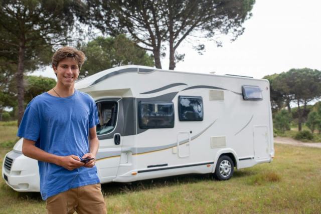 Mc louis nevis : Camping-Car des Flandres MC Louis Nevis 79G Diamond : integral d'occasion en dépôt-vente