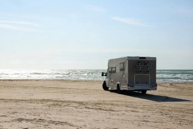 Mc louis tandy 672 : Camping-Car des Flandres MC Louis Tandy 672 : camping-car profilé d'occasion